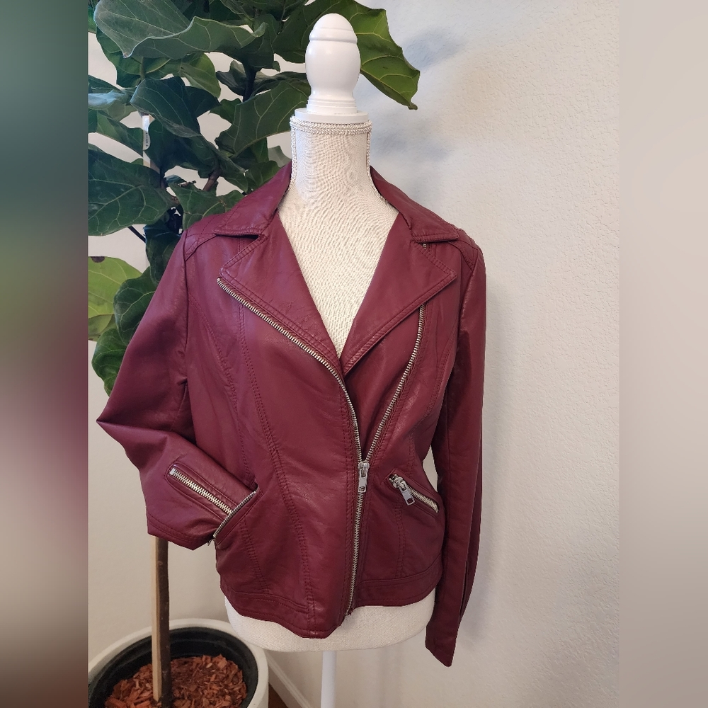 Forever 21 Faux Leather Burgundy Moto Jacket, Small